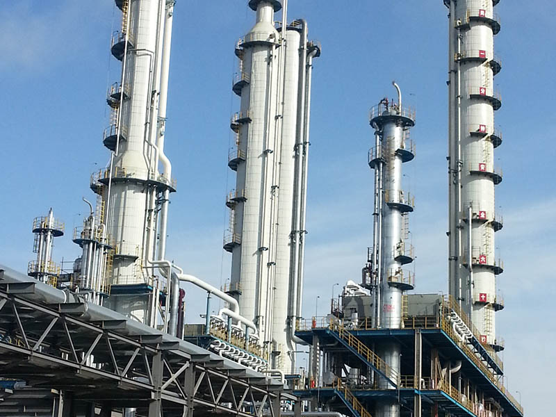 Apa faktor yang mempengaruhi output dari menara ekstraksi putar?